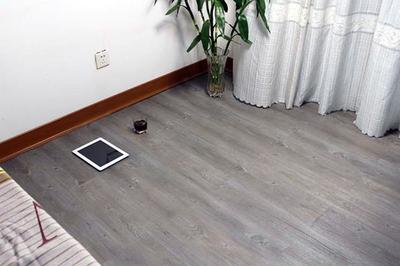 地板革全攻略 優缺點、鋪裝指南與保養技巧